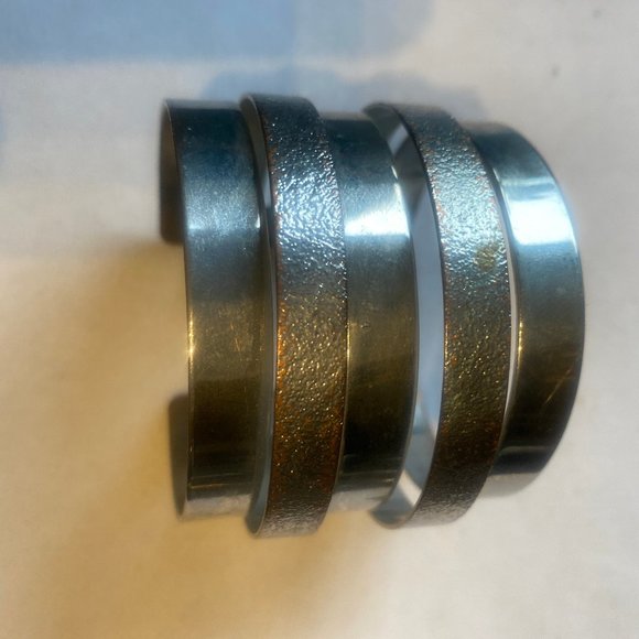 Beautiful BIG Bangle bracelet - Picture 1 of 2